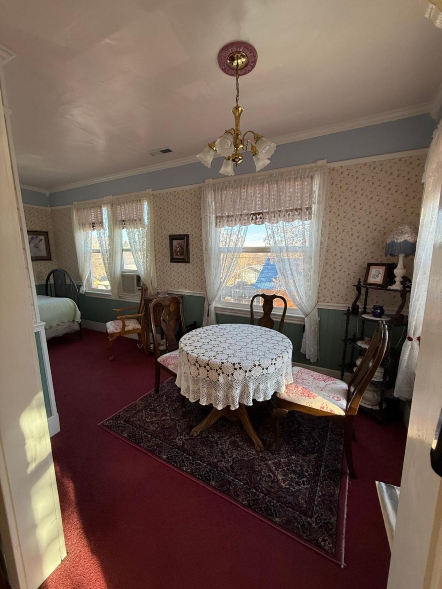 Roseberry House Bed And Breakfast スーザンビル エクステリア 写真