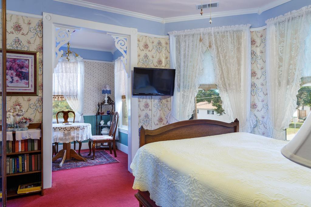 Roseberry House Bed And Breakfast スーザンビル エクステリア 写真